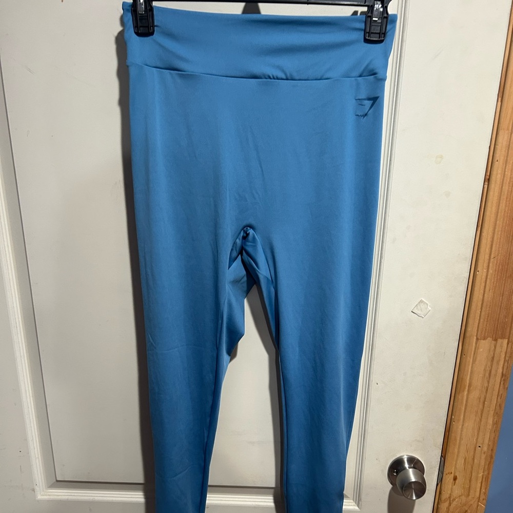 Woman’s Gym Shark XL workout leggings
